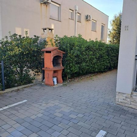 Apartman Lozancic Vir Exterior foto