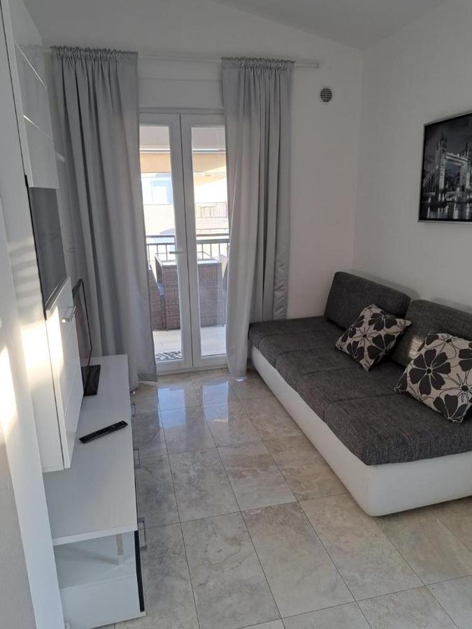 Apartman Lozancic Vir Exterior foto