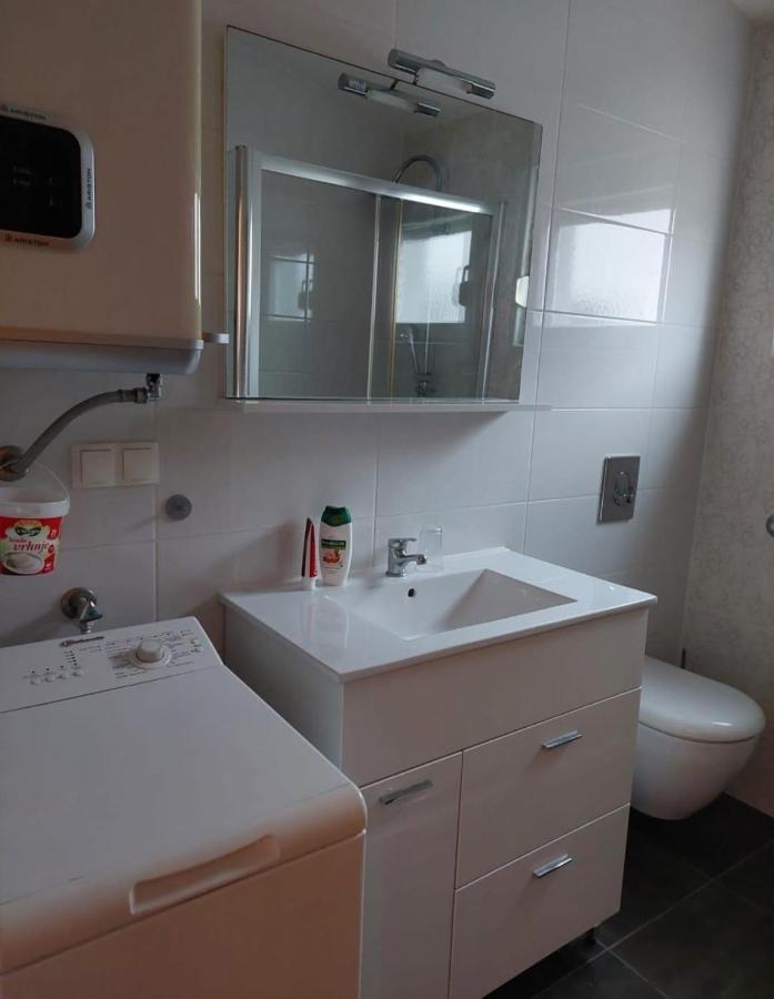Apartman Lozancic Vir Exterior foto