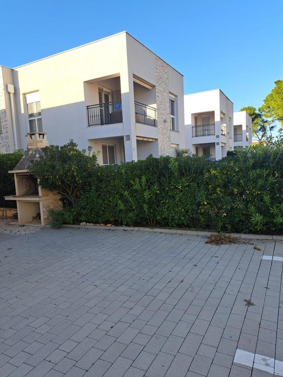 Apartman Lozancic Vir Exterior foto